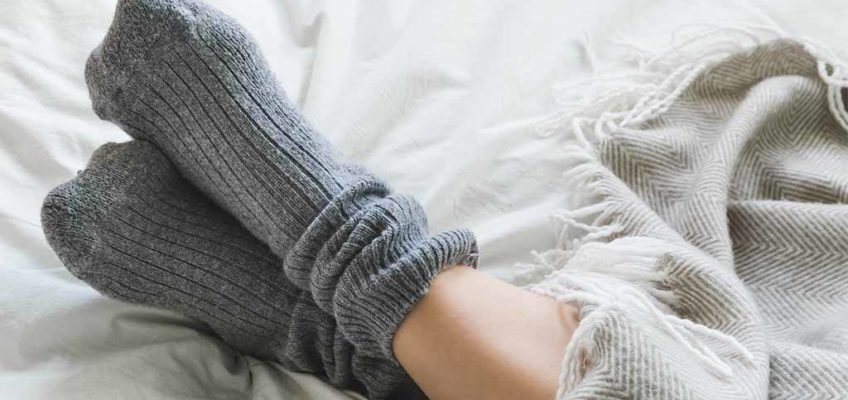 ¿Es bueno o malo dormir con calcetines?